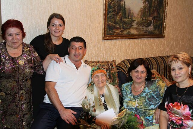 Абидат Биттирова в кругу семьи