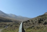 Памятный камень-обелиск на въезде в аул Шыкъы.