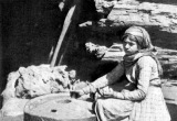 Женщина с ручной мельницей (Kol tirme)