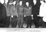       ( )       ( ) (Suriyani prezidenti Hafez Asad (ortada) bla Sovet Soyuznu asker nasihatchisi (ongdan ekinchi) Magametleni Soltan)