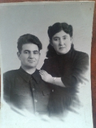 Уянаев Рамазан Магометович (представлен к званию Герой Советского Союза) с женой